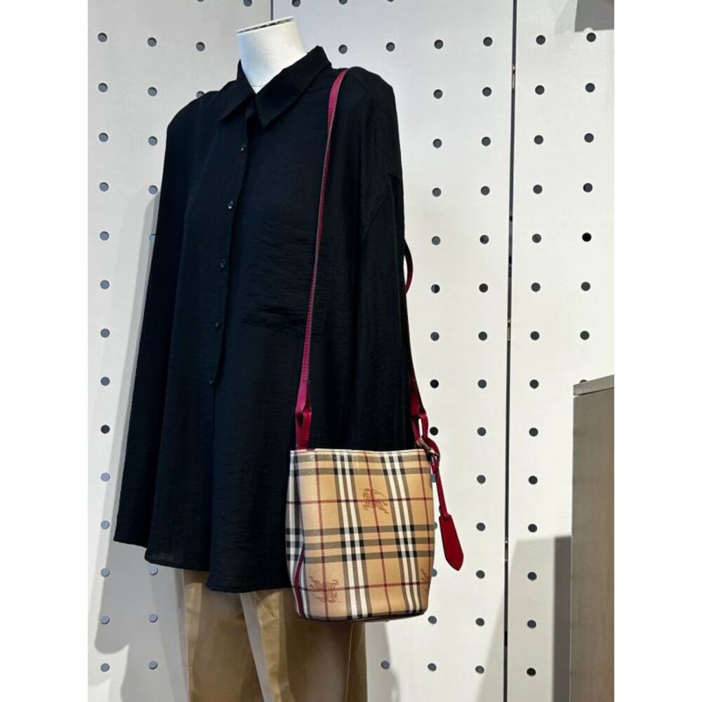 Burberry Women Pre-Loved Bag Very Good Condition